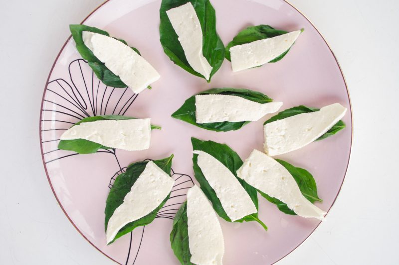 Tomate Mozzarella mit selbstgemachtem Käse